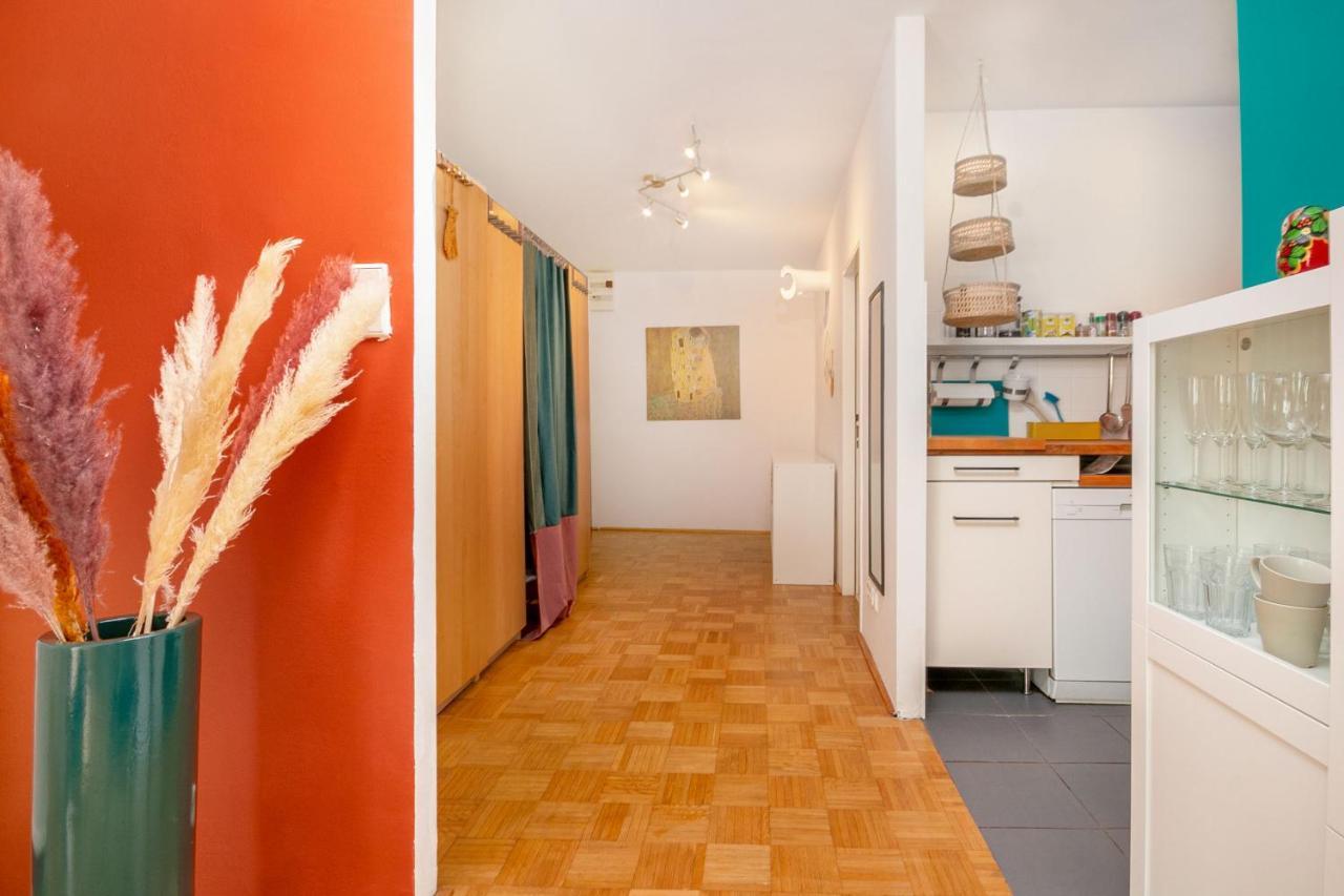Appartement - Balkon - Workspace - Waschmaschine - U2 & U4 *