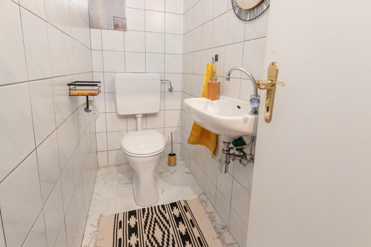 - Balkon - Workspace - Waschmaschine - U2 & U4 * Wenen