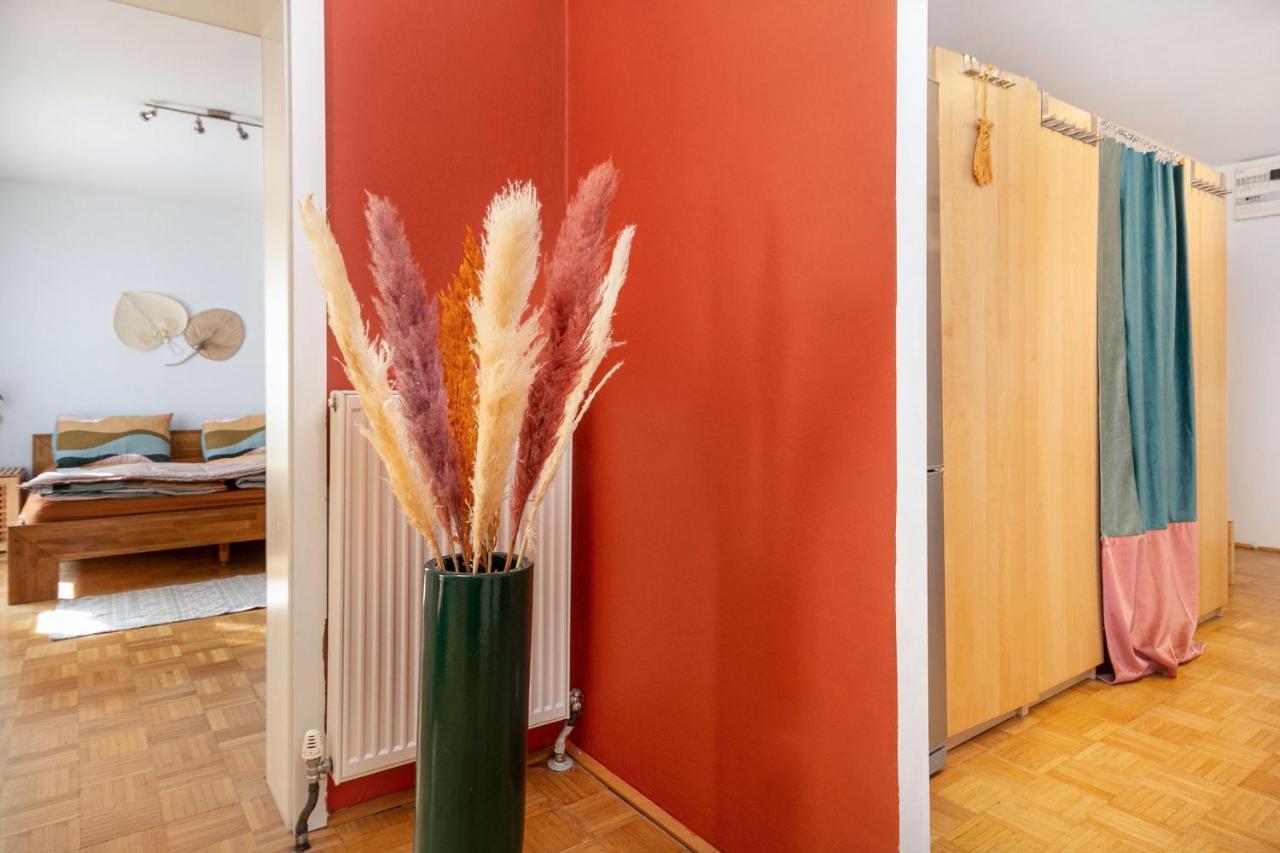 - Balkon - Workspace - Waschmaschine - U2 & U4 Wenen